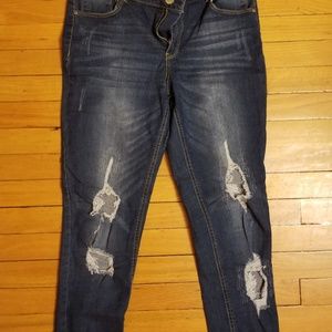Distressed skinny jeans